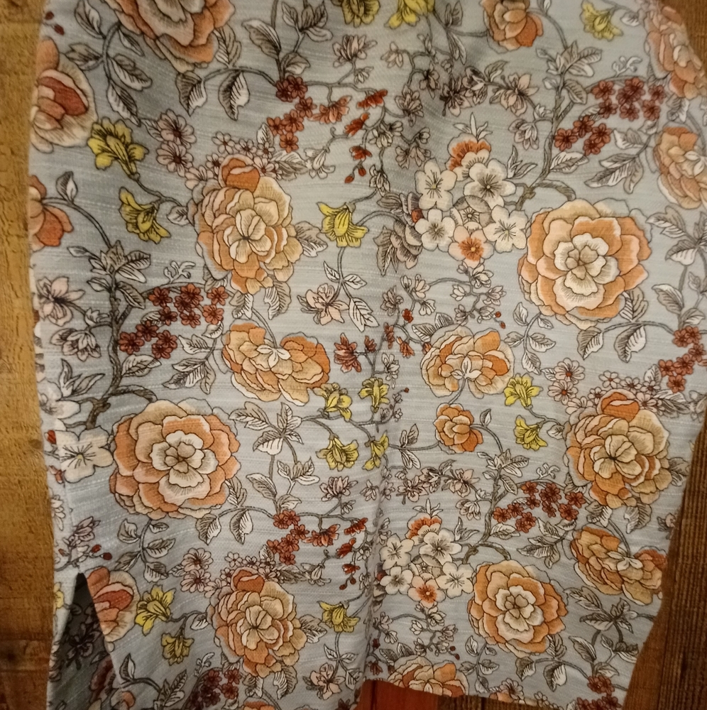 Ladies new without tag mini split floral skirt by Loft